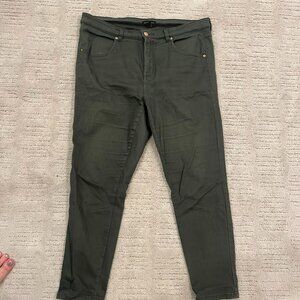 Universal Standard Seine Jeans in Green, Size 14
